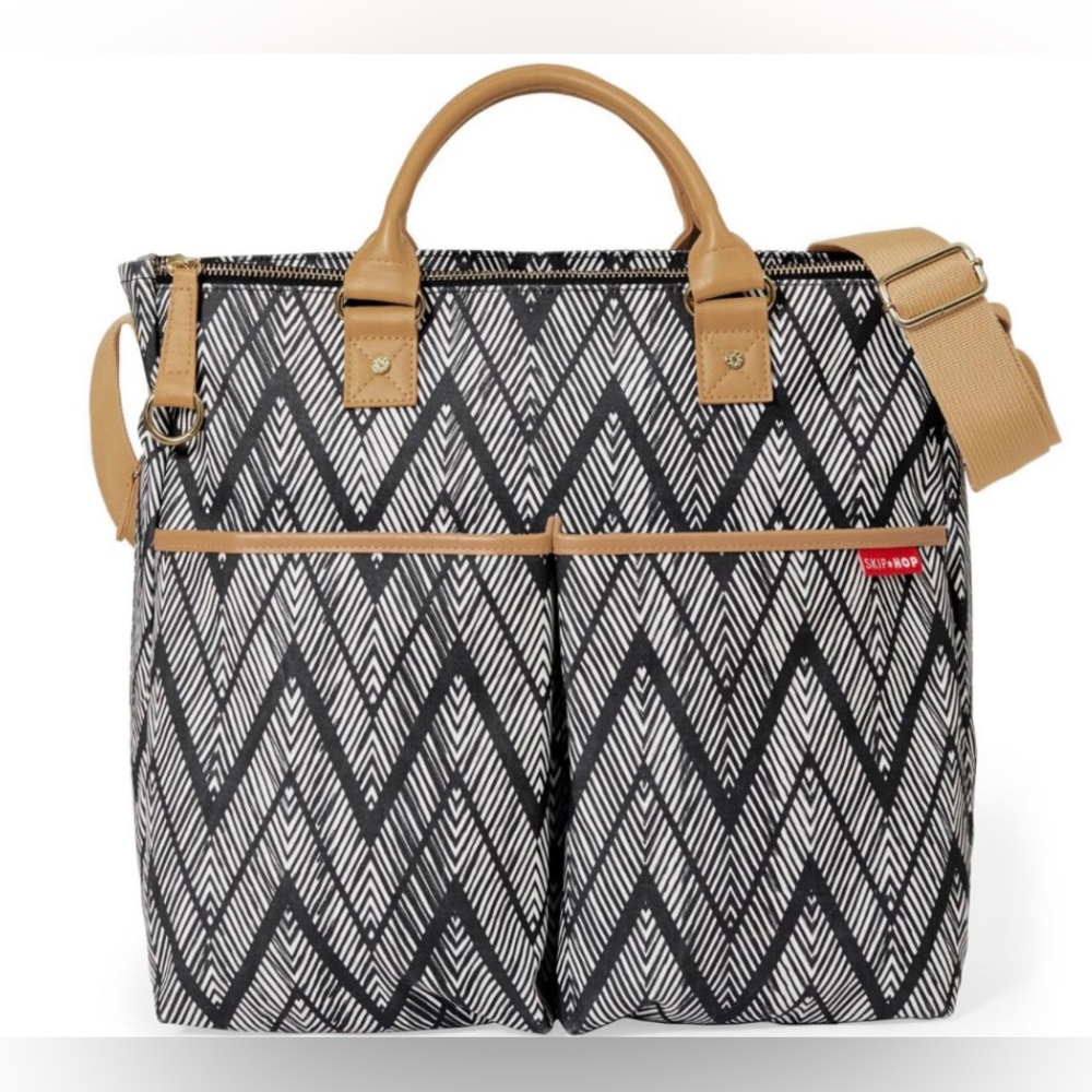 BSkip Hop Duo Signature Diaper Bag, Special Edition - Zig Zag Zebra.